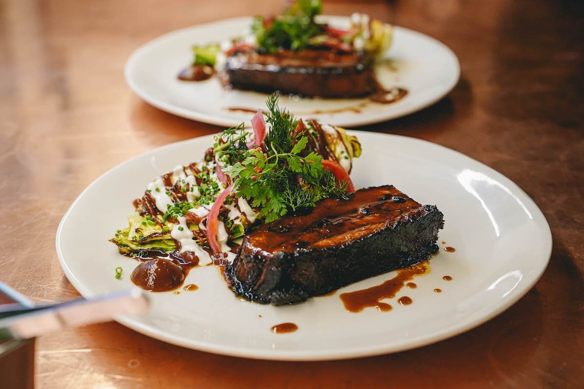 Choux pointu à la poêle et poitrine de porc BBQ - Atma Kitchenware