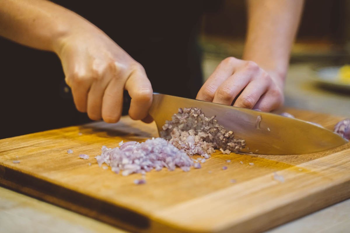 Comment bien tenir son couteau de Chef ? - Atma Kitchenware