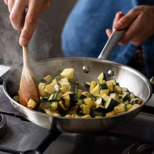 Comment cuire des courgettes à la poêle ? - Atma Kitchenware