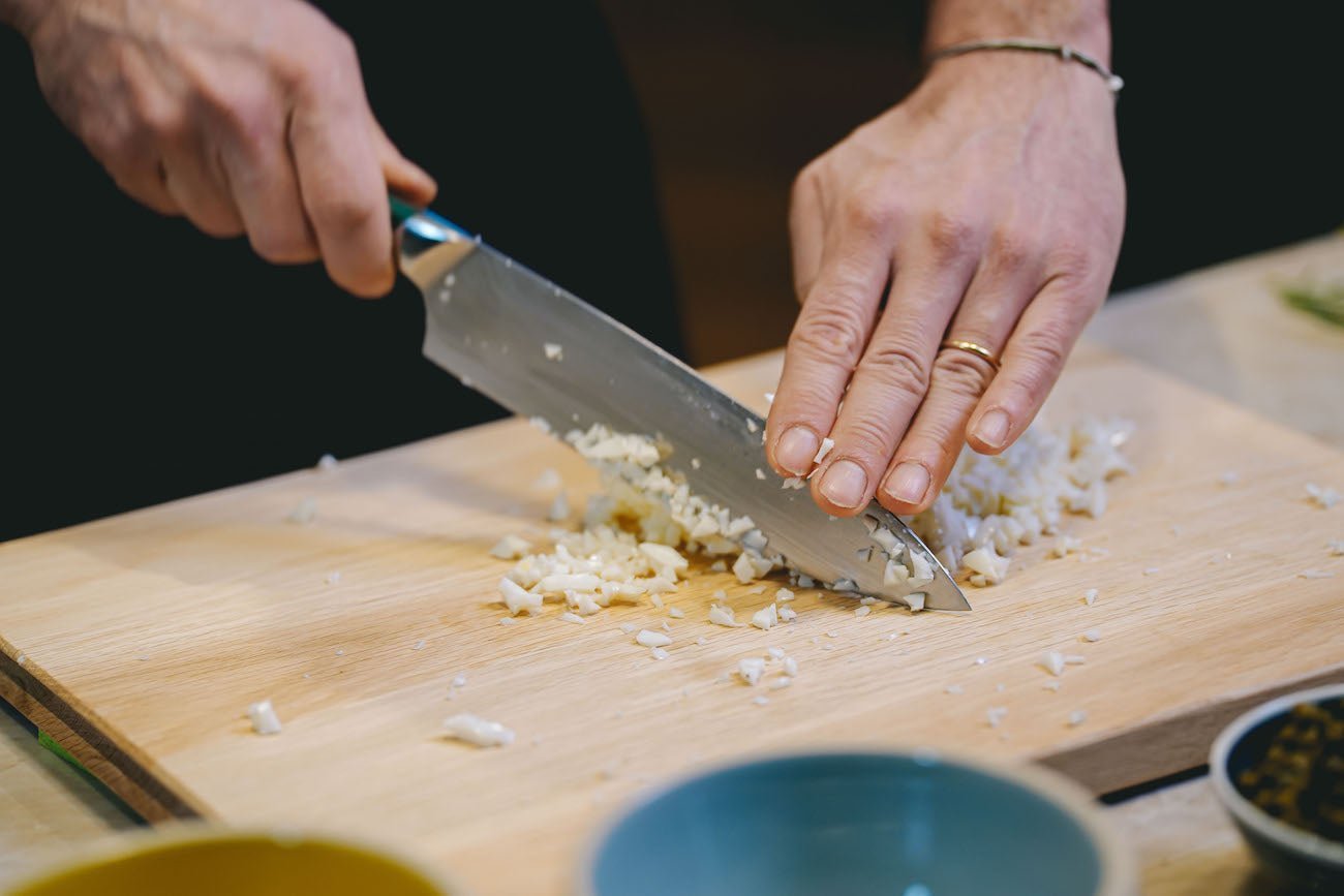 Comment entretenir sa planche à découper en bois ? - Atma Kitchenware