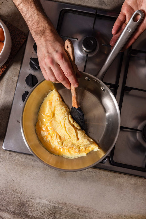Faut-il culotter une poêle en inox ? - Atma Kitchenware