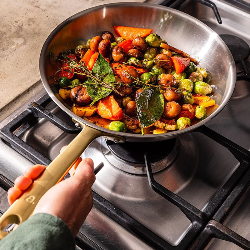 Poêle acier ou inox : comment choisir l'ustensile idéal - Atma Kitchenware