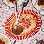 Le plat de présentation, en rouge carmin - Atma Kitchenware